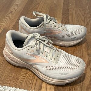 Brooks adrenaline GTS 23 with guide rails